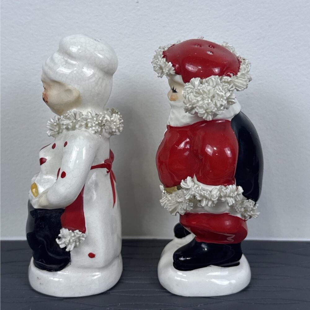 Vintage Napco Santa & Mrs Claus Salt & Pepper Shakers Spaghetti Trim - Picture 2 of 8